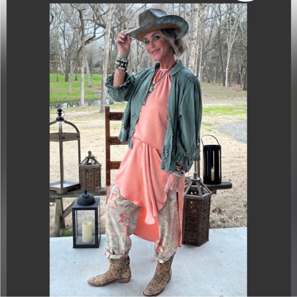 Jaded Gypsy In the Wildflowers Dress - Coral
Size S/M.